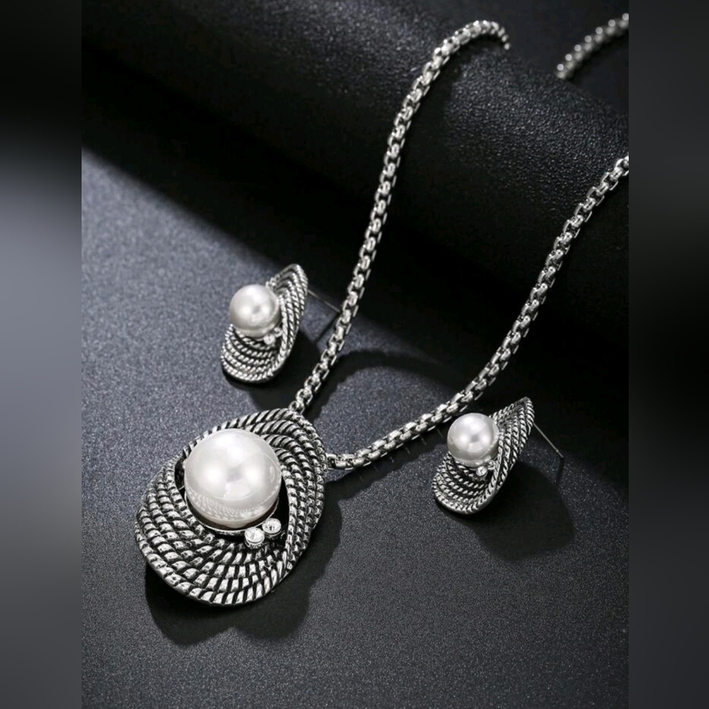 Vintage Inspired  Pearl Necklace & Earrings Set Classic Silver Jewelry for Woman